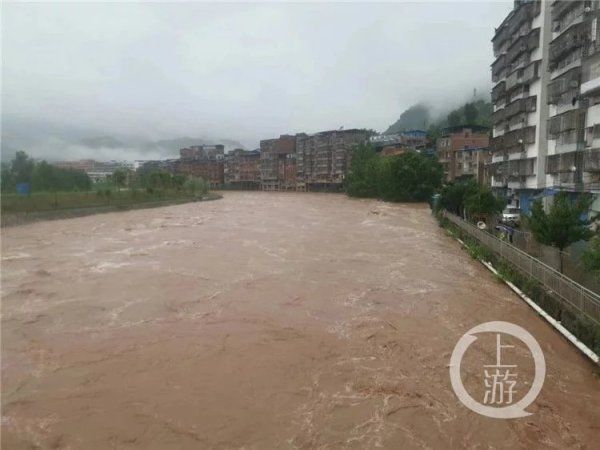 河流|万州再发暴雨红色预警！ 雨有多大？河流明显涨水，多地积水被淹……降雨仍将持续