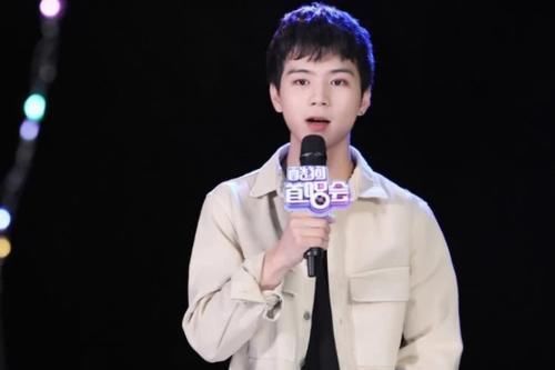 李宏毅|还记得《变形计》骂李宏毅“人渣”的女孩吗今留长发美到不敢认