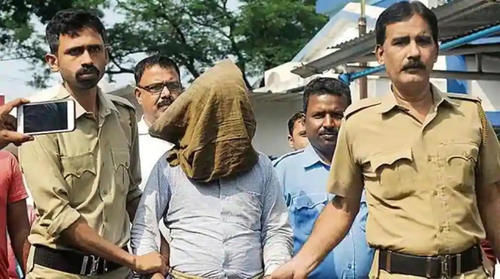  妻子|男子用自行车链条杀害7名女性，妻子不信：他在家里是个好人