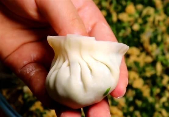 正确|这才是正确的“包饺子”手法,对折再一挤,轻松做出大肚水饺