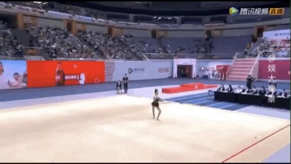  爆炸|凭“双料冠军”美爆炸热搜的她，才不是无辜“被绿”的傻白甜