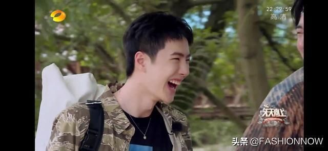  钱枫|王一博 本想安静的当个美男子，为何却偷偷笑成了鹅