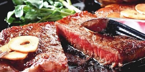 吃牛排|吃西餐的时候,服务员问牛排要几分熟,千万别答8分熟,不要乱答