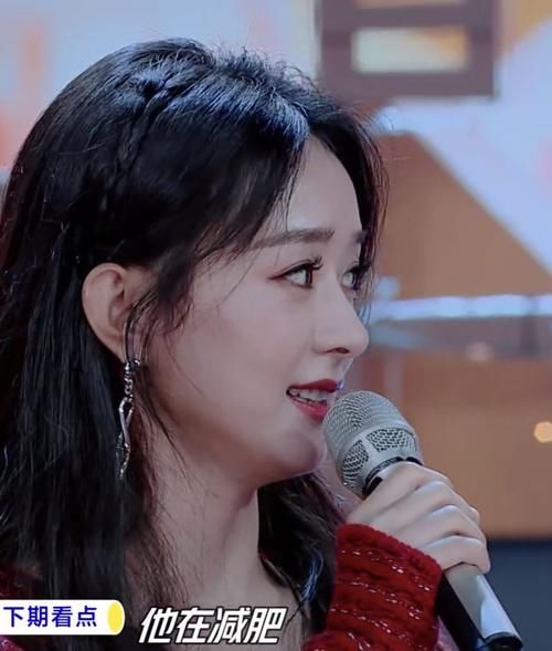  急坏|“允翡”同框：王一博太皮急坏赵丽颖，两人一起做煎饼，颖宝活泼