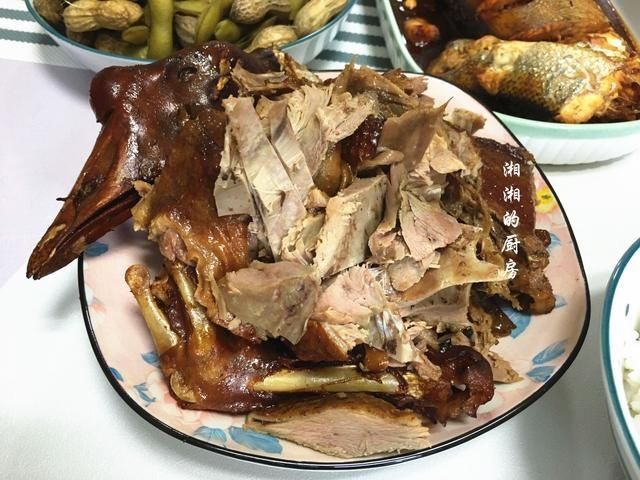  朋友|这顿午餐，满满一桌家常菜，网友：请到家吃饭的都是真朋友