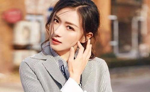  采访|万茜人设又翻车？节目中发言遭吐槽像背台词，与此前采访自相矛盾