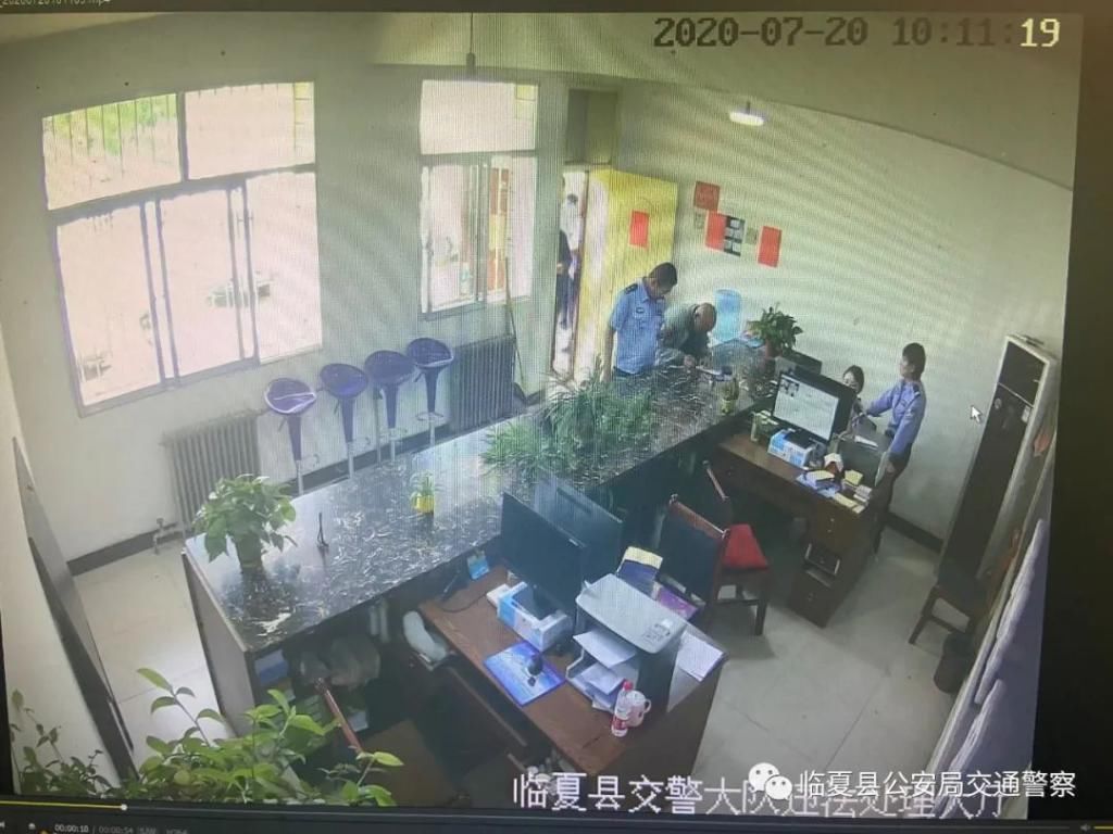  开车|临夏一男子酒后去处理违法，结果悲剧了...