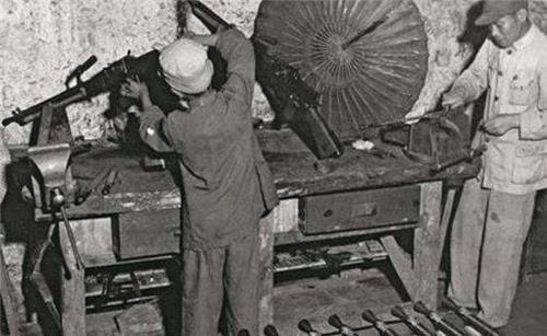 身份|拾荒老人1.8万积蓄被偷,无奈之下报警求助,却意外暴露出真实身份