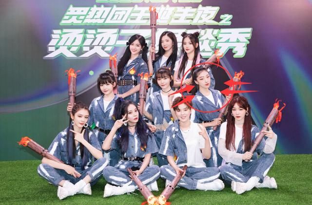  火箭|《炙热》决赛夜火箭少女合照，孟美岐还站C位，Yamy站位惹关注