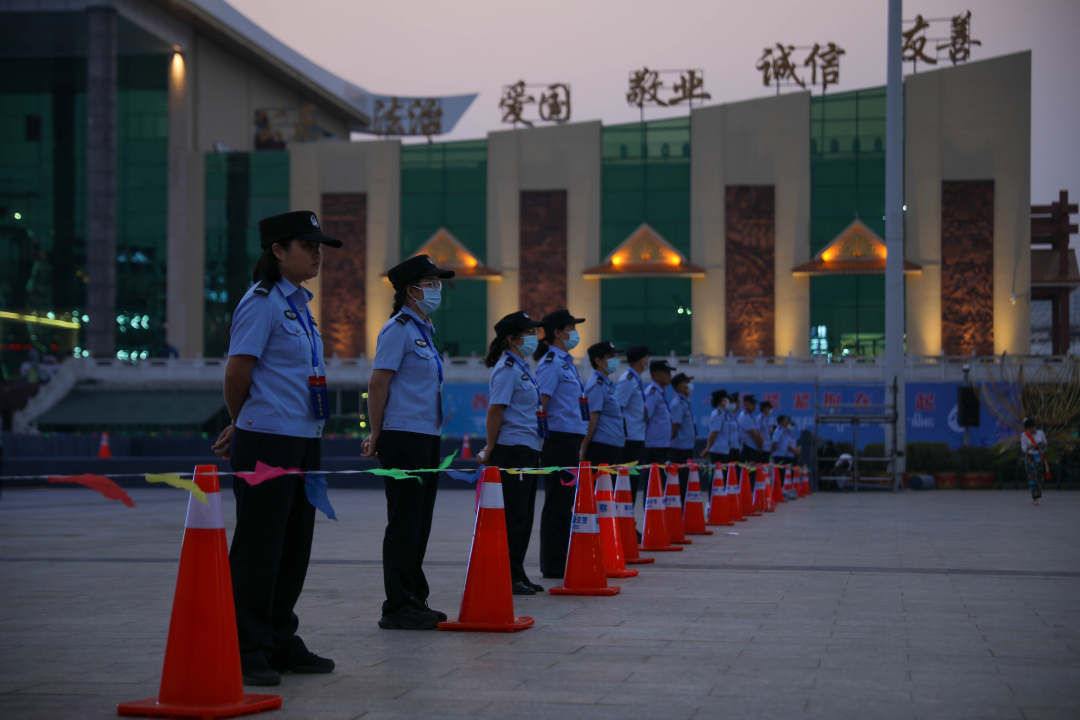 云南德宏警方圆满完成2023年泼水节活动安保任务