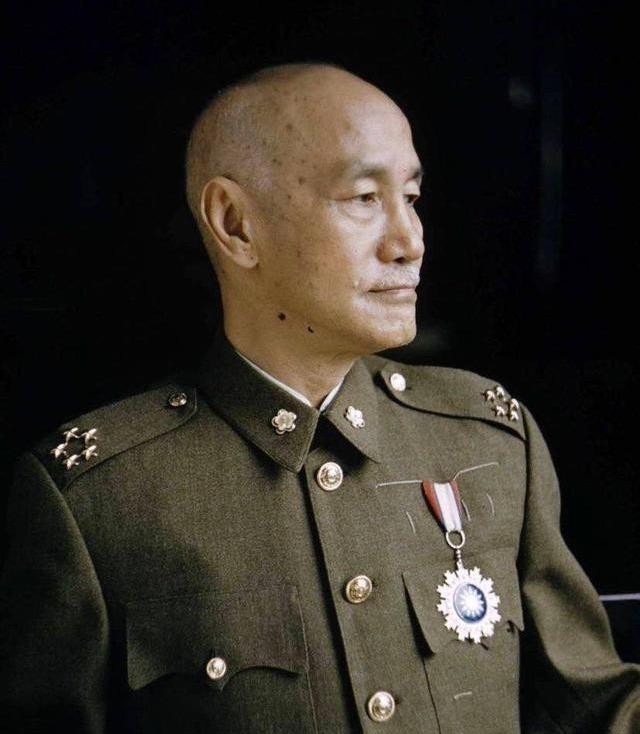 擒获|朱德参加国民党县长宴请,期间摔杯为号,粟裕带战士一举将敌擒获