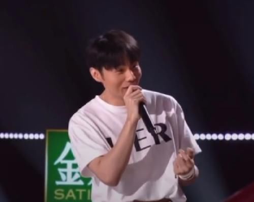  认可|《好声音》第一期李荣浩翻车？演唱当红歌曲，未得到李宇春认可