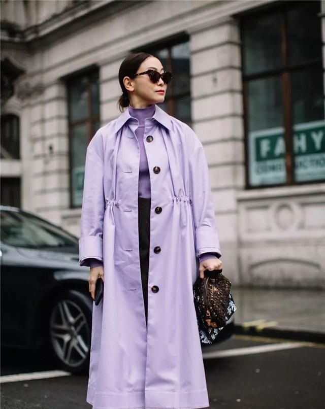  高跟鞋|秋天，穿风衣配什么“鞋子”好看？选对这4双鞋子，时髦又显腿长