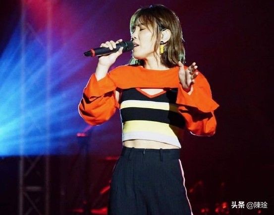 填饱|重要的是，先填饱肚子——由歌手李佳薇该行做房产中介说起