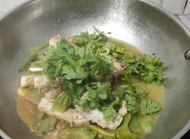  香浓|鱼和苦瓜天生一对，这客家做法超下饭，香浓入味又不苦，太好吃了