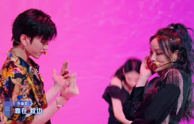  Lisa|导师合作舞台，有谁注意蔡徐坤和许馨文的互动？Lisa都羡慕了