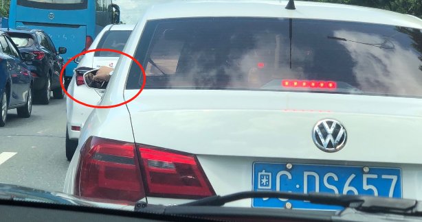  判刑|男子在斗门公交站台睡觉被小车飞撞当场丧命！车主夫妇双双被判刑！