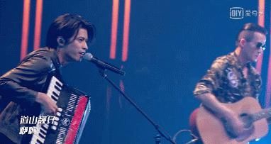  乐队|“中年油腻”是万能锅盖，哪儿好使往哪扣？