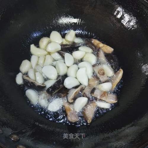  蒜香|【美食】蒜香下饭菜！蒜香浓郁 做法简单