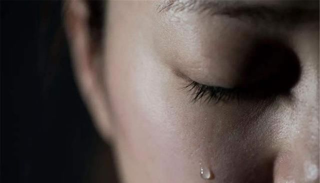 父母|14岁花季少女微笑着跳了楼:有女儿的父母,要告诉她这3句话