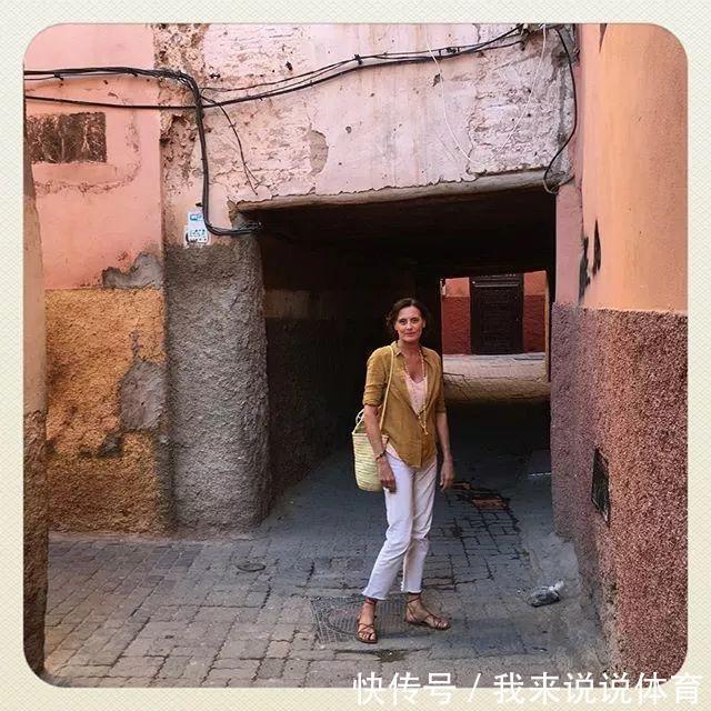 演绎|她是香奈儿首个专属模特,如今60岁,将法式优雅演绎到老