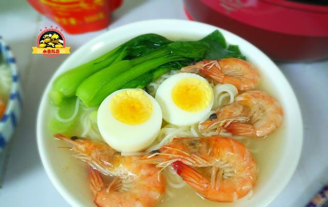  悄悄的|三伏天晚餐这样吃，既能填饱肚子，又不会长胖，体重悄悄的就轻了