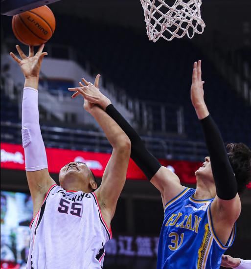 篮板|里程悲！王哲林篮板超刘炜却被虐创3大囧事 MVP争夺或已输给周琦