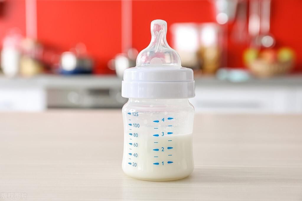 喝母乳抗癌吗(成年人喝母乳可抵抗癌症？荒谬！人奶交易遭曝光)