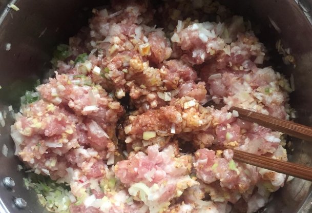 增香|调饺子馅时,别只会用葱增香!多加2味,肉馅喷香,又软嫩多汁