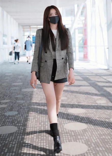  西装|金子涵真的壮吗？看她穿西装的效果就知道了，比例不要太完美
