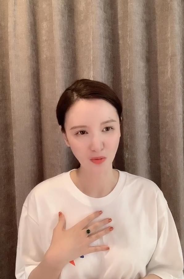  张萌|张萌半夜发视频道歉并解释，只因追剧太上头智商变零，角色太气人而已