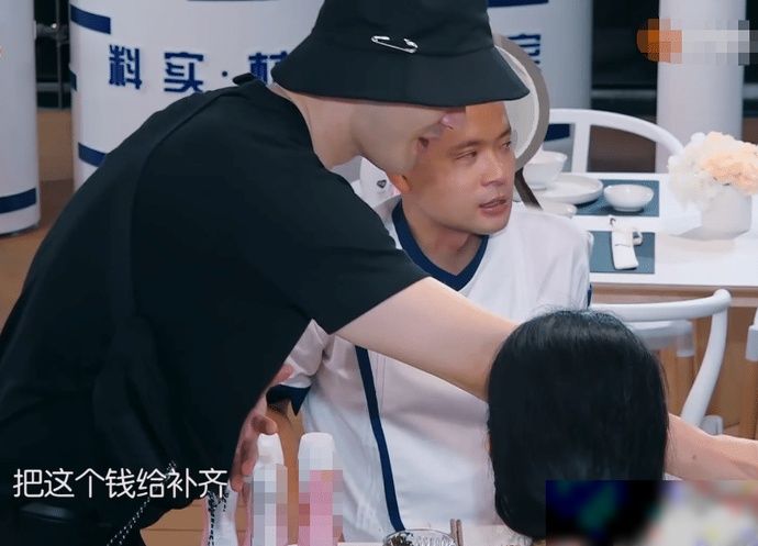 实锤|《中餐厅》李浩菲调侃去游泳,却听颖宝说的话,“赵小刀”实锤了