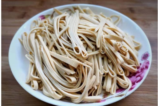 口感|这是豆腐皮最好吃的做法,口感软嫩,开胃下饭,营养不输大鱼大肉