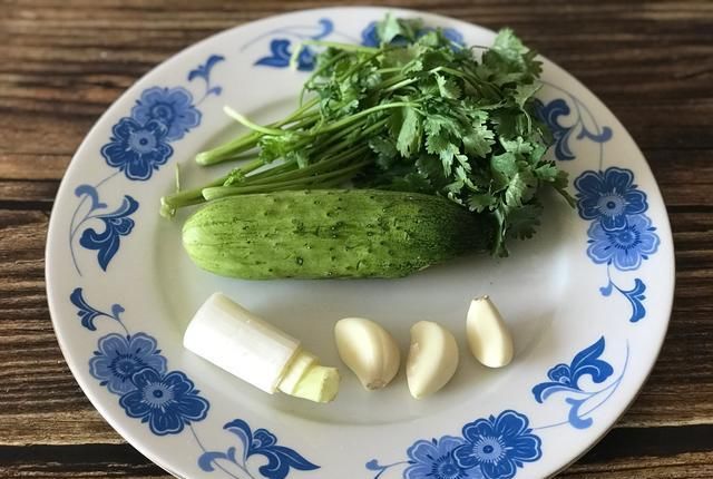 老少|炎热的夏天来上一碗凉拌面,清爽不油腻,老少都爱吃