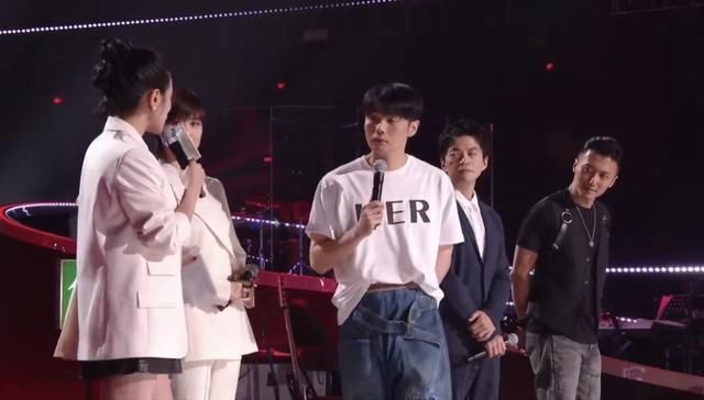  李健|《好声音》状况百出，华少被人顶替，李健拒绝换位置