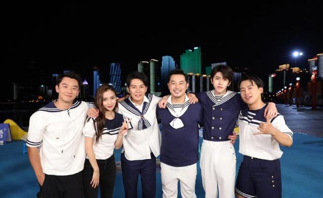  低调|《奔跑吧》第八季录制完成，Baby站“C位”，蔡徐坤低调同框