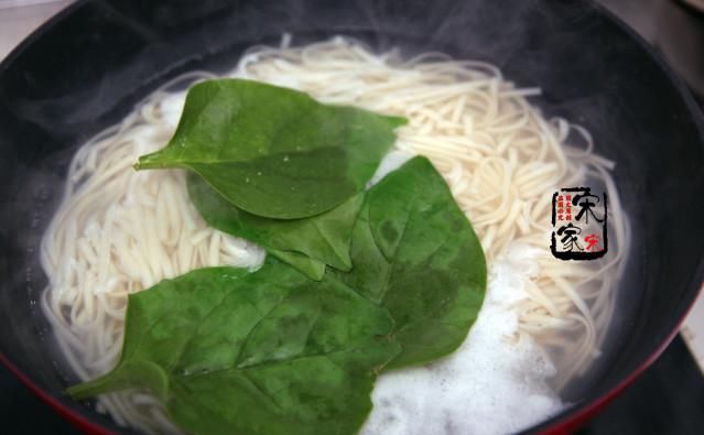 面条|这碗面酸辣开胃又挡饱, 10分钟就搞定, 没胃口要试试它!