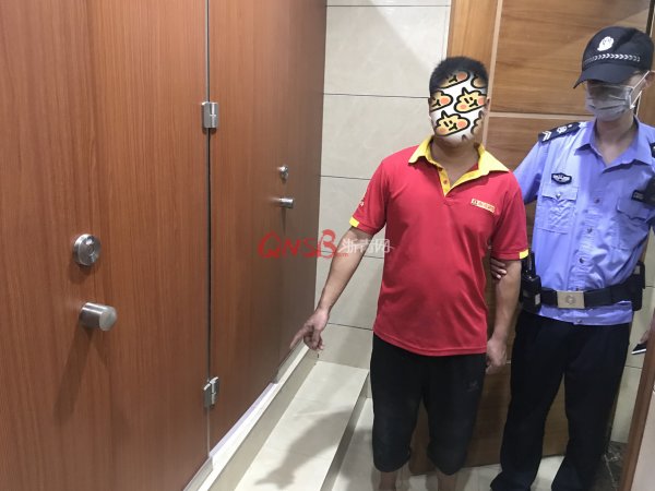  女主播|已婚男子偷窥女主播上厕所 被抓后狠扇自己巴掌