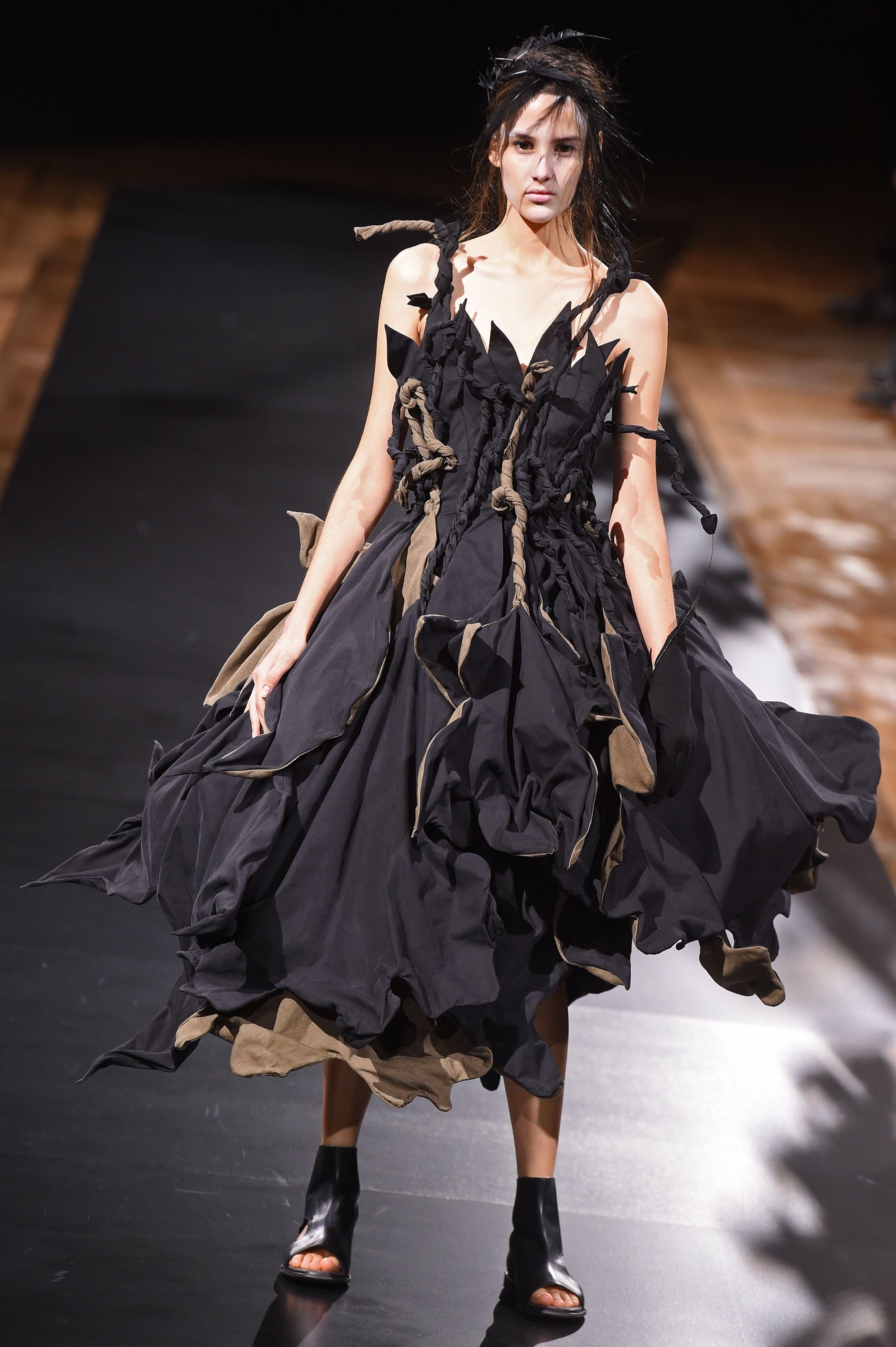  春夏|巴黎时装周：山本耀司发布春夏新品成衣