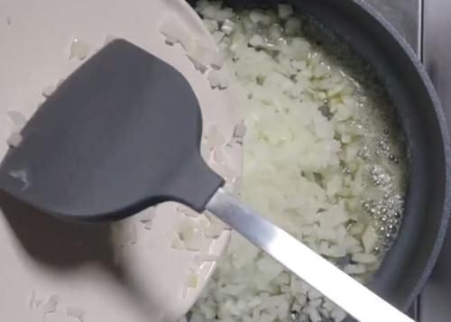 简单|分享一款土豆蛤蜊浓汤,奶香浓郁,简单营养,家中孩子特喜欢