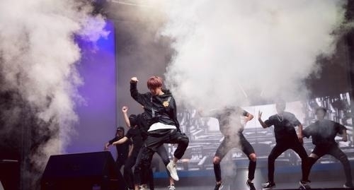 活该|王一博综艺化身应援团,活该他吃下肖战资源