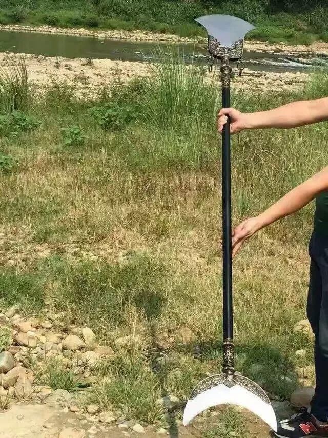 战场|从古代的战场利刃,到现在的杀伐利器,传统刀剑和现代短刀,你更喜欢哪种?