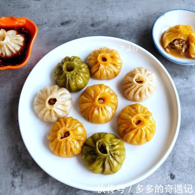  令人|虾蓉酱小笼包，入口鲜味浓，令人胃口大开