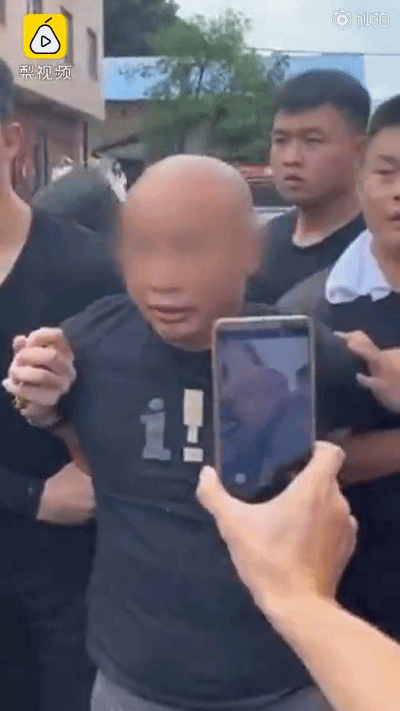 自首|曾春亮被抓后衣冠整洁，嘴角还粘饭粒！这些天他住在哪？