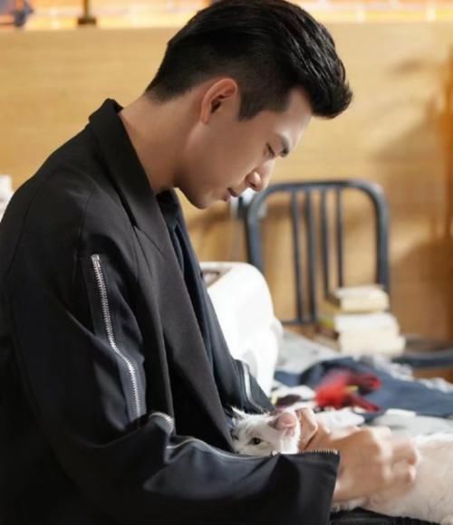  热爱|吴白朋友圈截图流出，谁注意评论区的韩商言佟年？暴露两人婚后日常