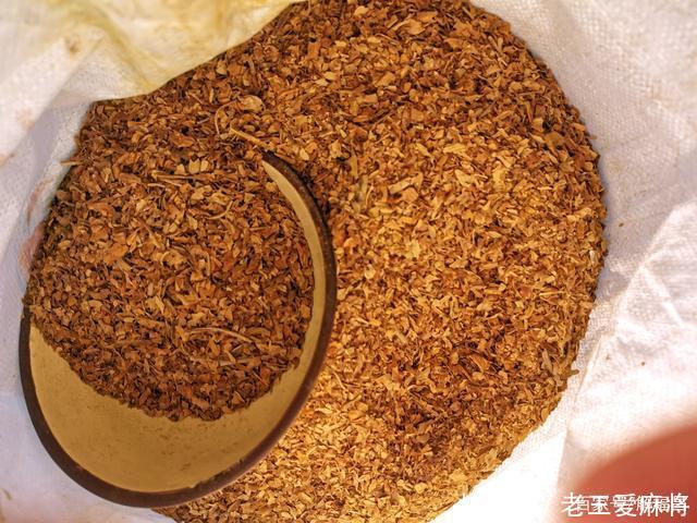 宁大爷|78岁老人赶集摆摊一天只挣三十元，为的是养活自己