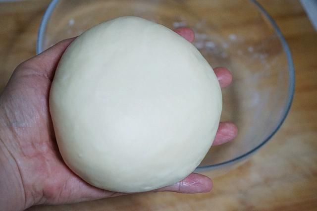  包裹|肉松手撕面包，层层包裹多多肉松，蓬松柔软，这方子经得起考验