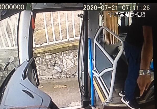  驾驶员|省外游客怒扇贵州导游一耳光，只因导游说了这样一句话……