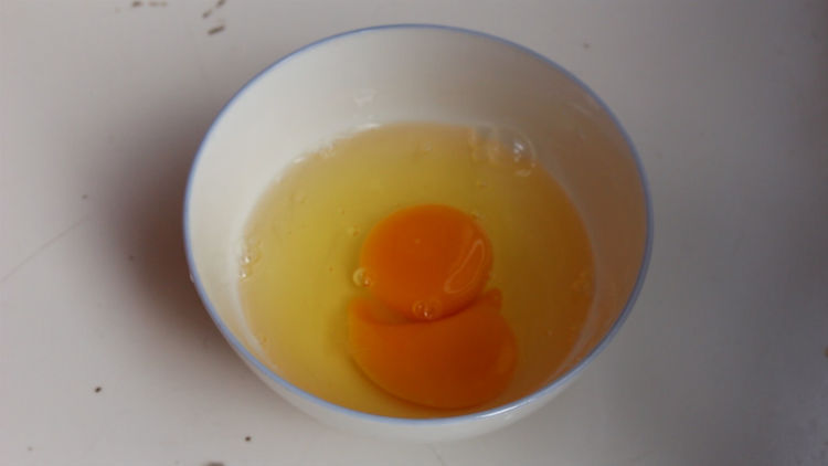  蓬松|炒鸡蛋还在直接下锅?多加这一步，鸡蛋滑嫩口感好，少油又健康