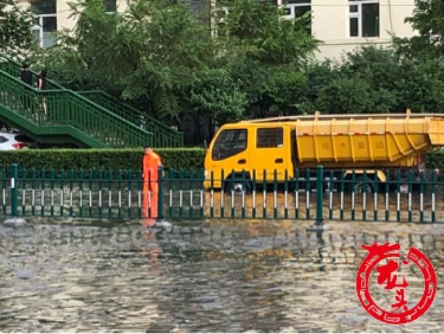 哈尔滨市|持续一小时的急雨 令哈尔滨市低洼路段成泽国